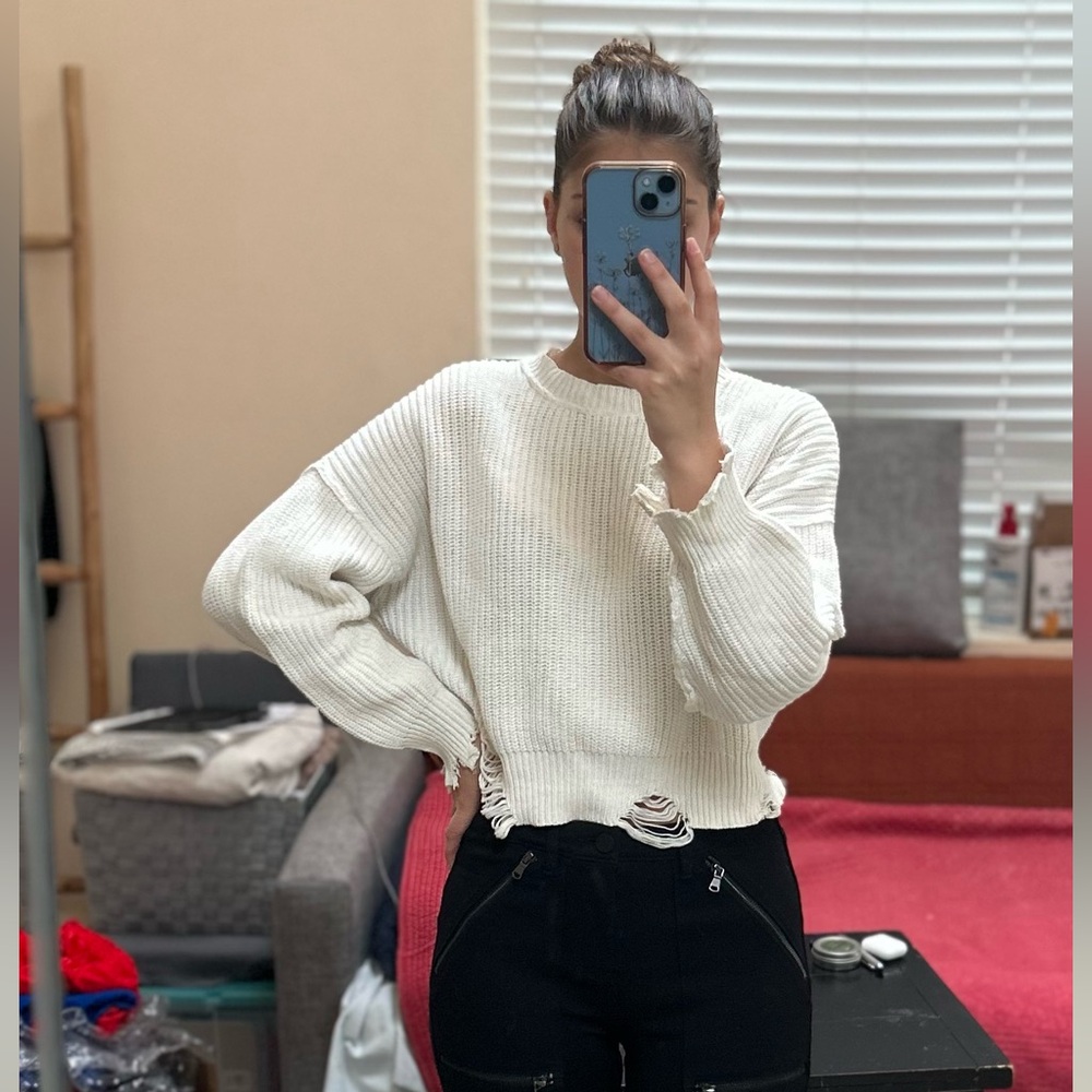 White Cropped Sweater with Ripped Details XS from forever 21